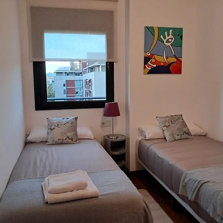 Modern Apartment, With Parking, Close To The Beach!! 圣阿德里安-德贝索斯 外观 照片
