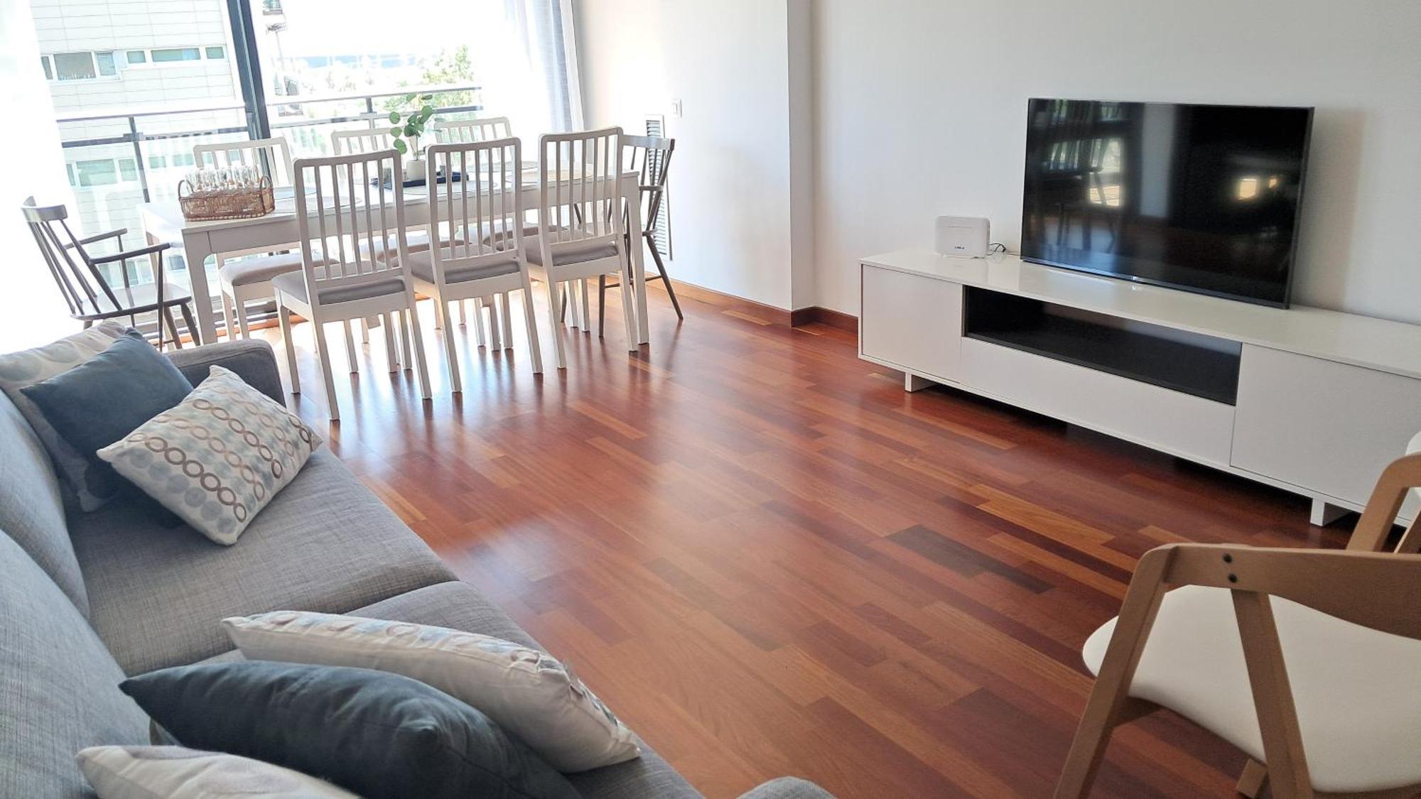Modern Apartment, With Parking, Close To The Beach!! 圣阿德里安-德贝索斯 外观 照片