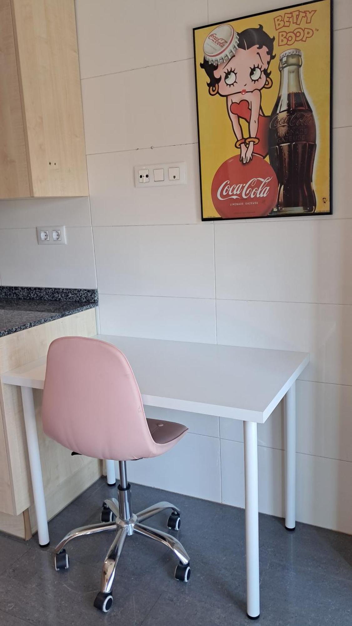 Modern Apartment, With Parking, Close To The Beach!! 圣阿德里安-德贝索斯 外观 照片