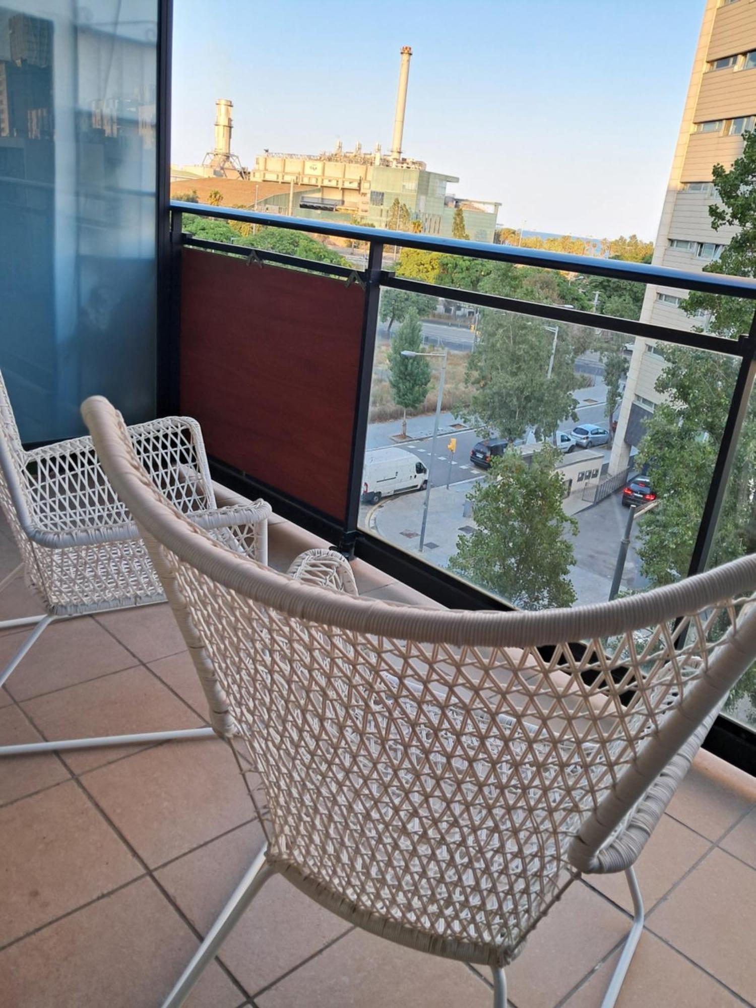 Modern Apartment, With Parking, Close To The Beach!! 圣阿德里安-德贝索斯 客房 照片