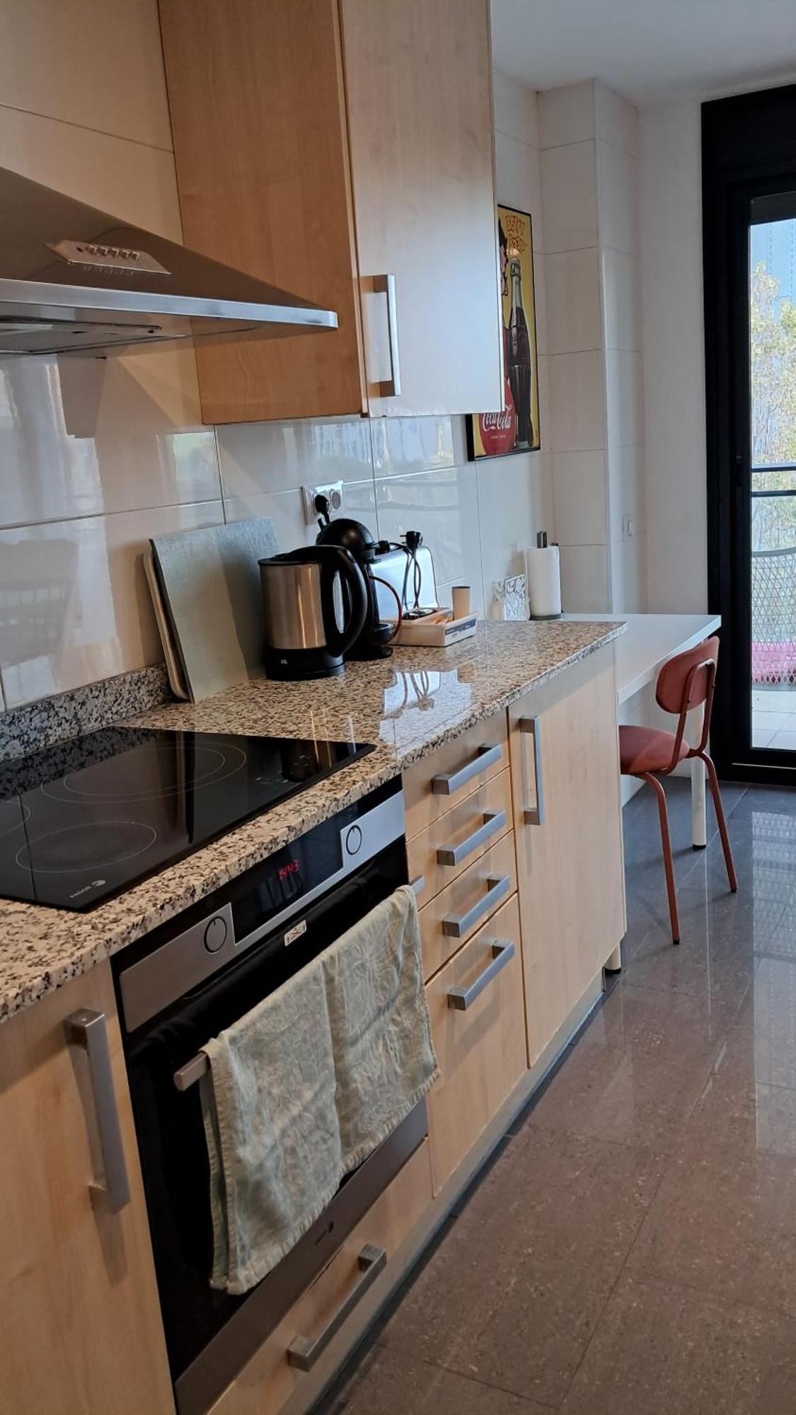 Modern Apartment, With Parking, Close To The Beach!! 圣阿德里安-德贝索斯 外观 照片