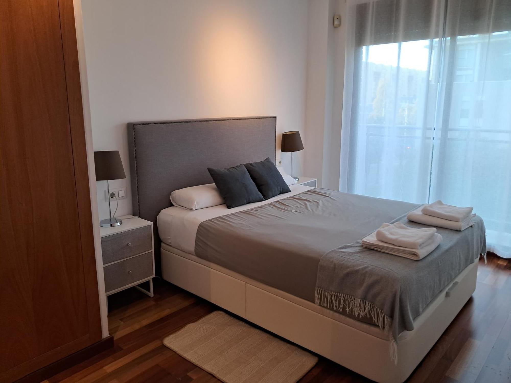 Modern Apartment, With Parking, Close To The Beach!! 圣阿德里安-德贝索斯 外观 照片