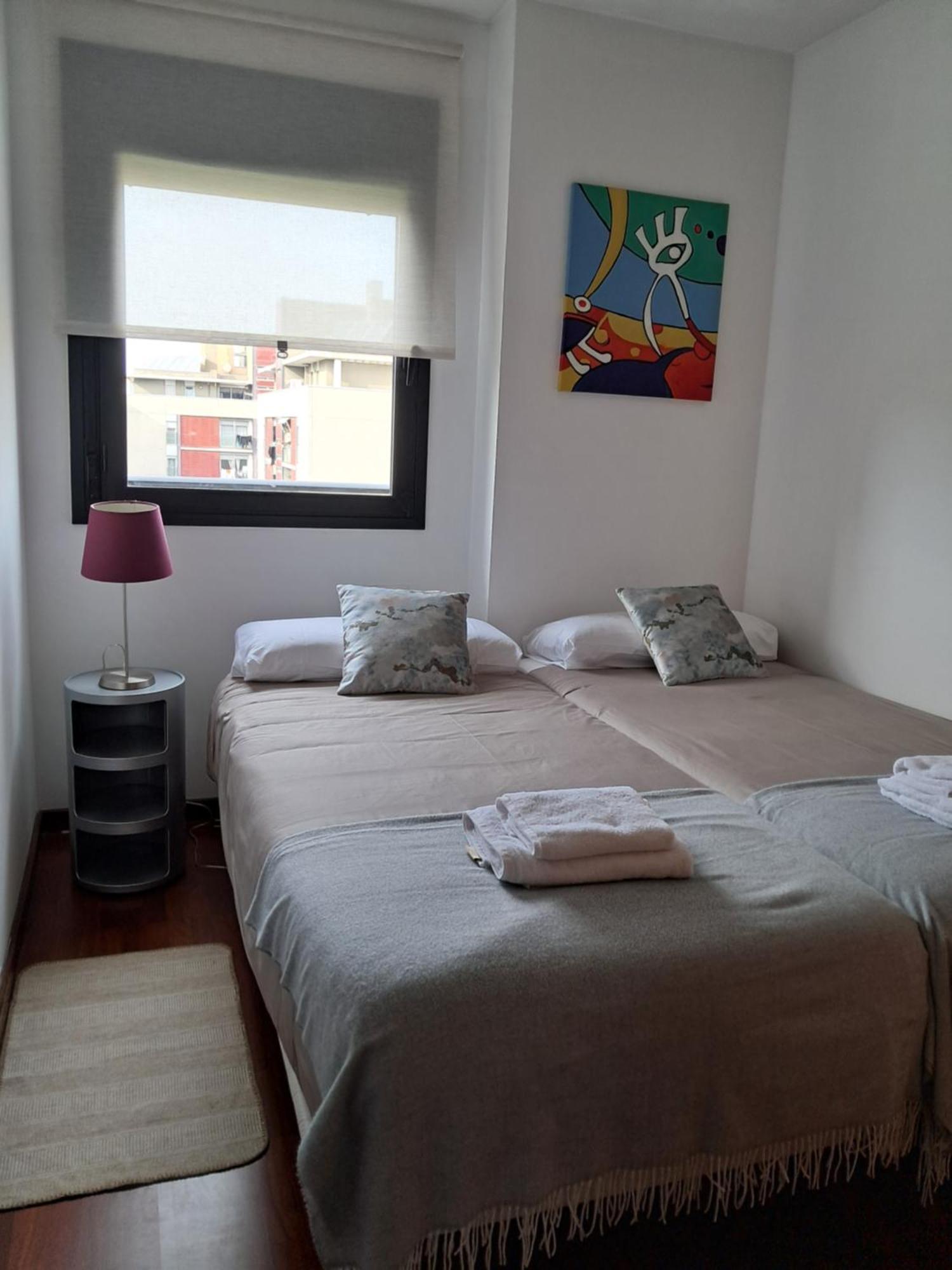 Modern Apartment, With Parking, Close To The Beach!! 圣阿德里安-德贝索斯 外观 照片